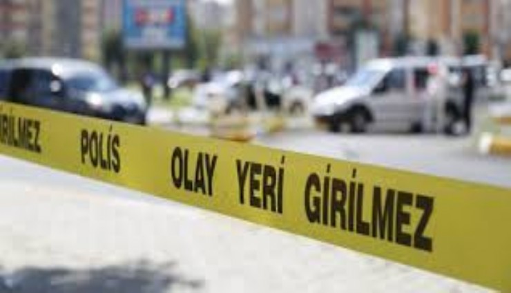 İzmir'de kötü kokuların yayıldığı daireden 60 yaşındaki adamın 5 günlük cenazesi çıktı