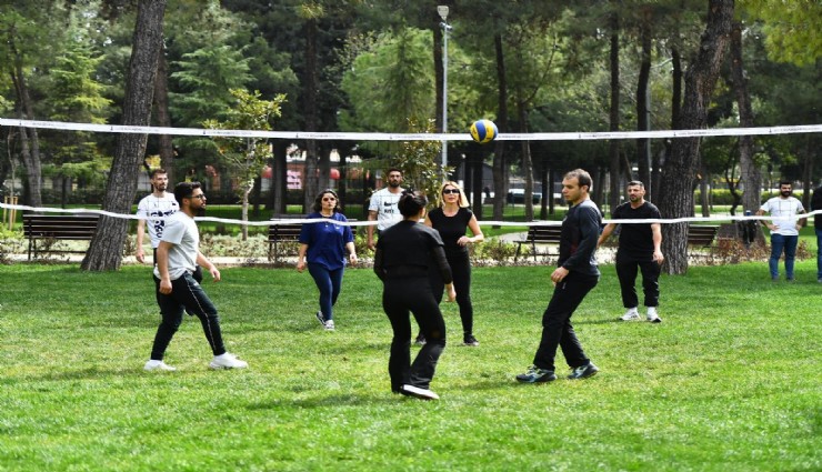 İzmir’in ilk spor istasyonu Hasanağa Bahçesi’nde açıldı