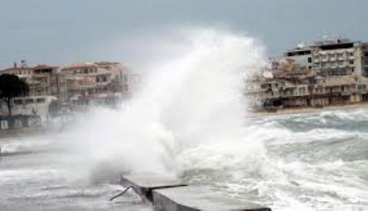 İzmir ve Ege'de şiddetli yağış ve fırtına uyarısı