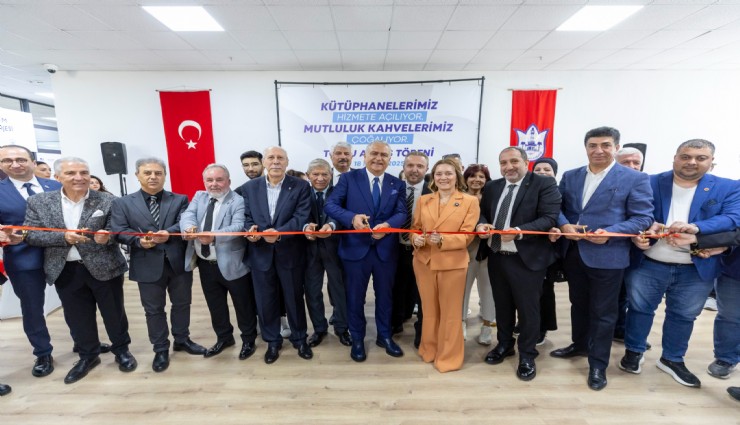 Konak’ta peş peşe açılışlar: İki kütüphane, bir de Mutluluk Kahvesi