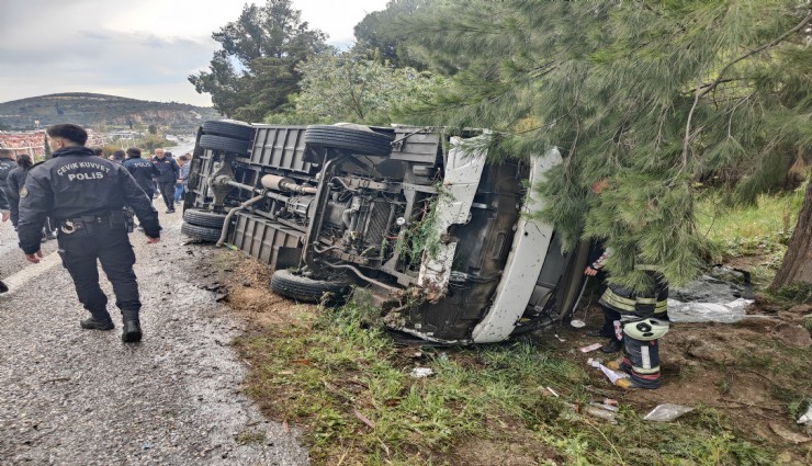 Kuşadası'nda servis aracı devrildi: 12 yaralı
