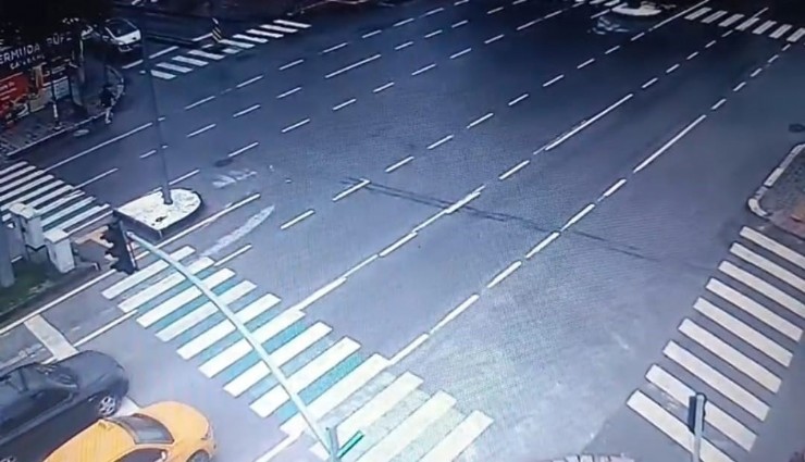Kütahya'da deprem anı güvenlik kameralarına yansıdı