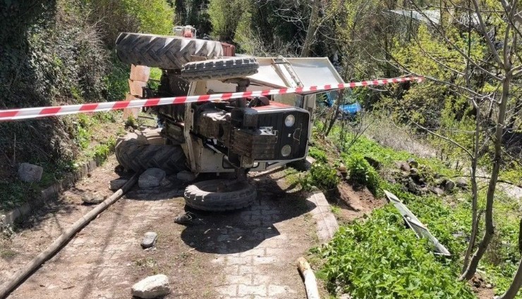 Kütahya'da tamir etmeye çalıştığı traktörün altında kalan çiftçi hayatını kaybetti