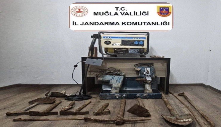Marmaris’te kaçak kazıya jandarma baskını: 5 tutuklama