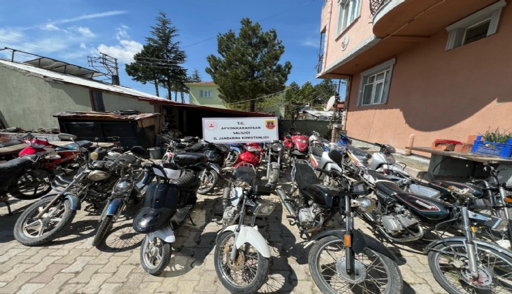 Motosikletlerin şasi numaraları değiştirip satan tamirciyi jandarma yakaladı