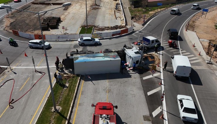 Muğla'da doğalgaz yüklü tır devrildi: 1 yaralı