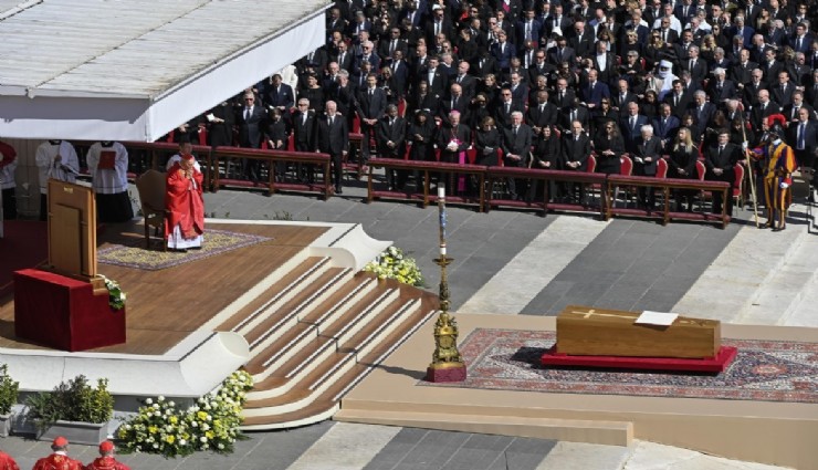 Papa Franciscus'a 400 bin kişilik veda