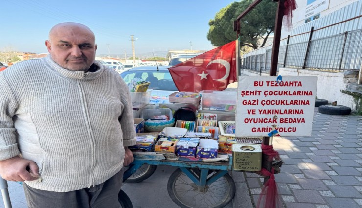 Şehit çocuğundan etkilendi 8 yıldır bedava oyuncak dağıtıyor
