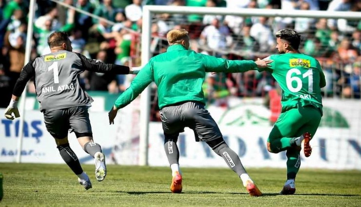 Üçüncü Lig'i şampiyon tamamlayan Bursaspor İkinci Lig'e yükseldi