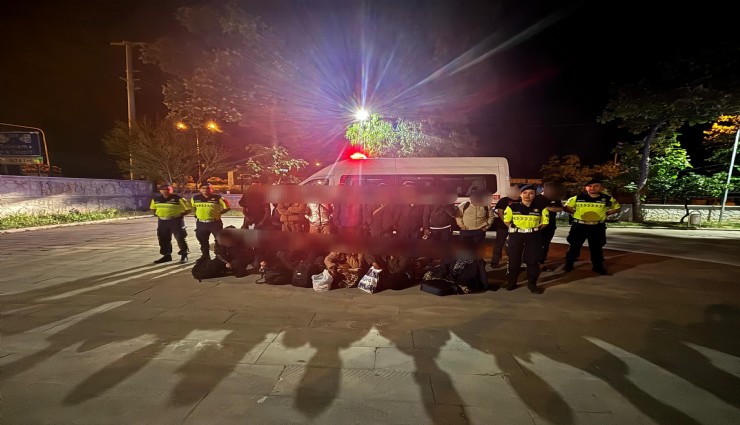 Aydın'da düzensiz göçmenler otoyol jandarmasına takıldı