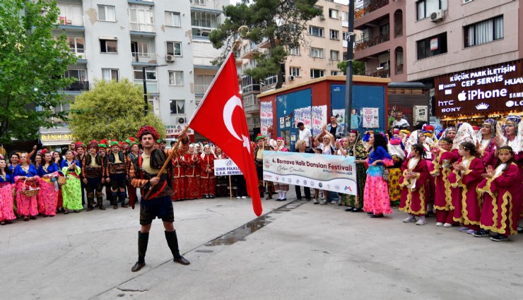 Bornova'da halayla yükselen coşku sürüyor