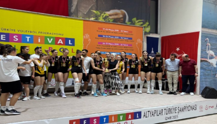 Festival Voleybol'da ilk ödüller verildi