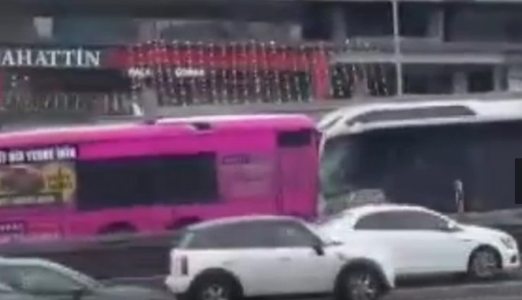 İstanbul'da iki metrobüs çarpıştı: 1 kişi öldü, 20 kişi yaralandı