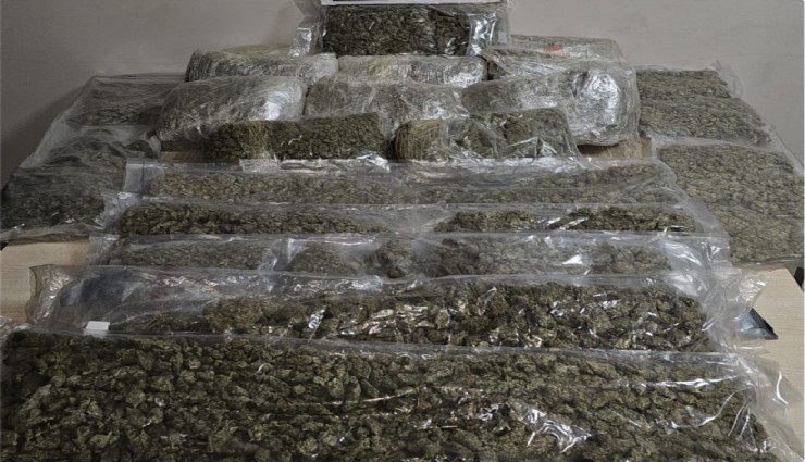 İzmir'de durdurulan araçtan 19 kilo esrar çıktı