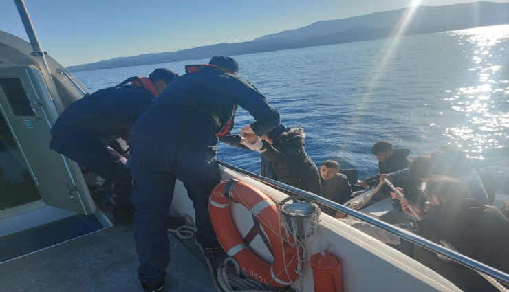 İzmir'de Sahil Güvenlik 21 kaçak göçmeni yakaladı, 46 göçmeni kurtardı