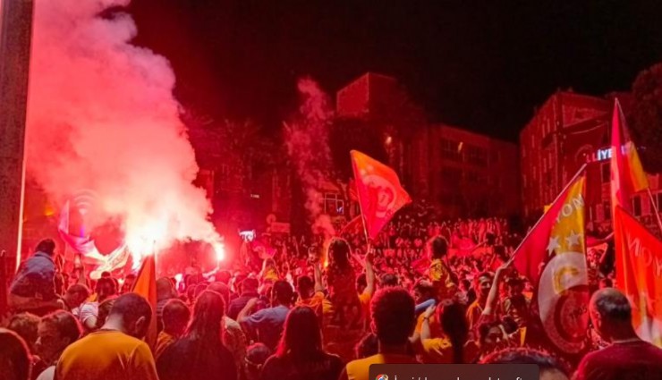 İzmir’de sarı-kırmızılı taraftarlar şampiyonluğu kutladı
