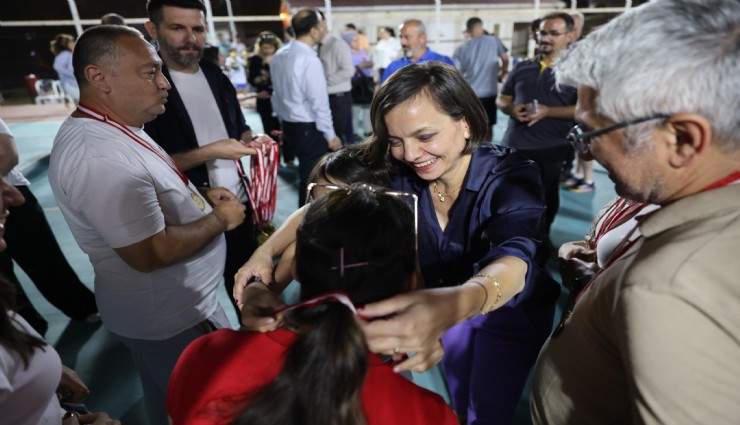 Karabağlar’ın kortlarda 19 Mayıs heyecanı
