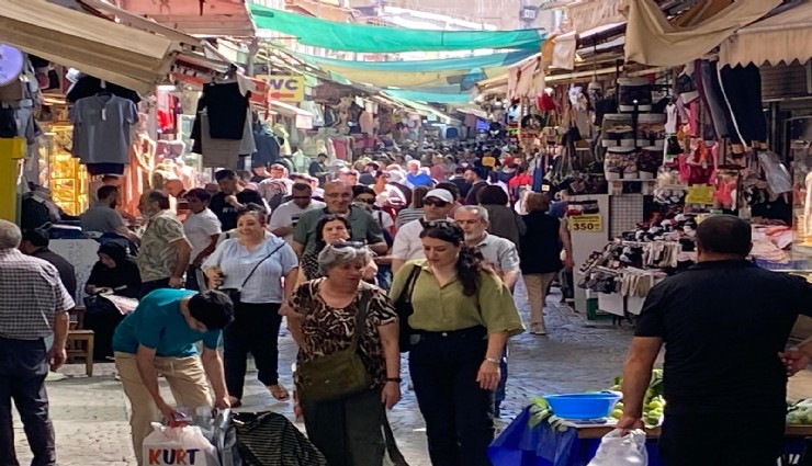 Kemeraltı'nda bayram yoğunluğu: İzmirlliler akın etti