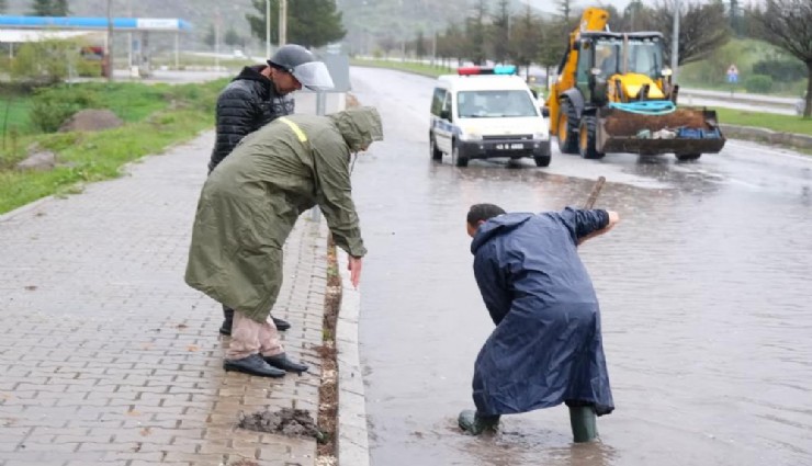 Kütahya’yı sağanak yağış vurdu