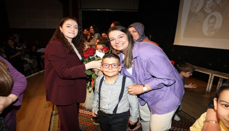 Menderes Belediyesi çocuk tiyatrosu sahneye çıktı
