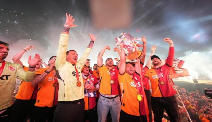 Şampiyon Galatasaray kupasını Yenikapı'da aldı
