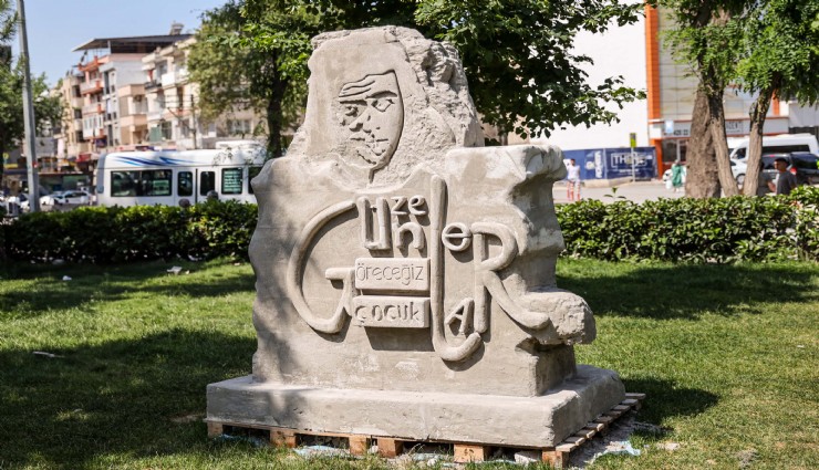 Buca’da Edip Akbayram anısına heykel