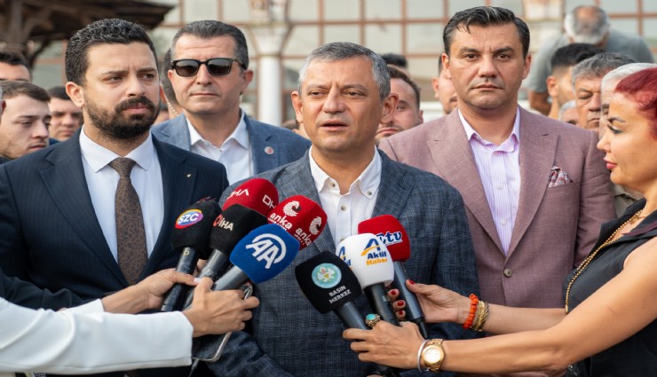 CHP Genel Başkanı Özel bayram namazını Manisa'da kıldı