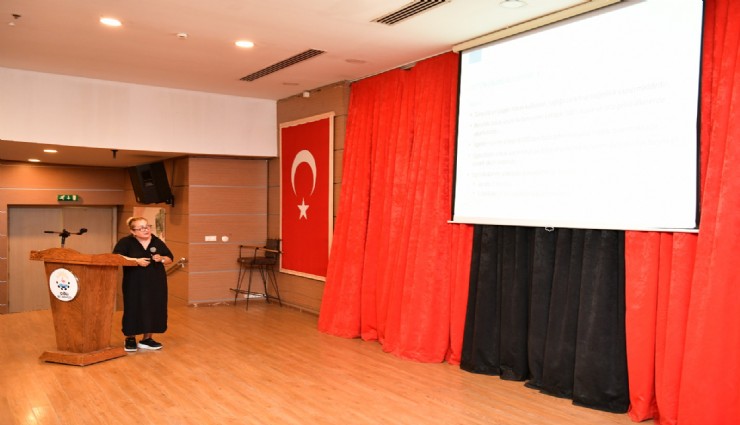 Çiğli Belediyesi’nden bağımlılıkla mücadele semineri