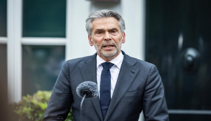 Hollanda'da hükümet dağıldı