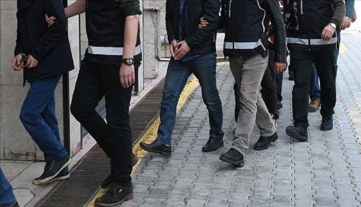 İzmir ve İstanbul'da  FETÖ operasyonu: 174’ü muvazzaf, 176 asker gözaltına alındı