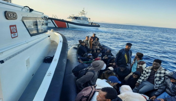 İzmir açıklarında 20 düzensiz göçmen yakalandı, 34 göçmen kurtarıldı
