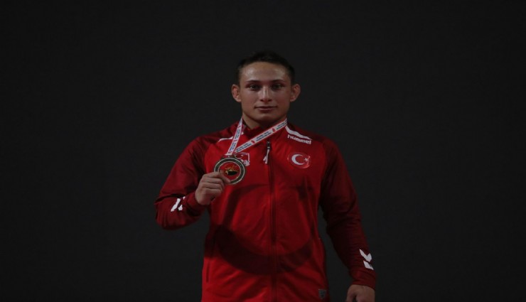 İzmir Büyükşehir Belediyesi güreşte de zirvede