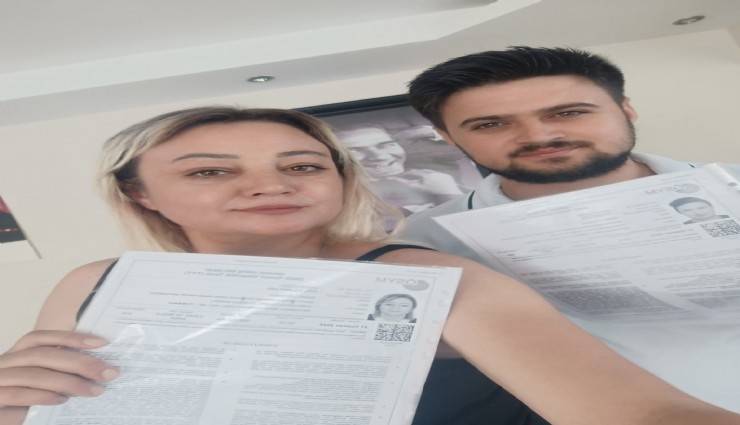 İzmir'de anne-oğul sınav heyecanını birlikte paylaştı