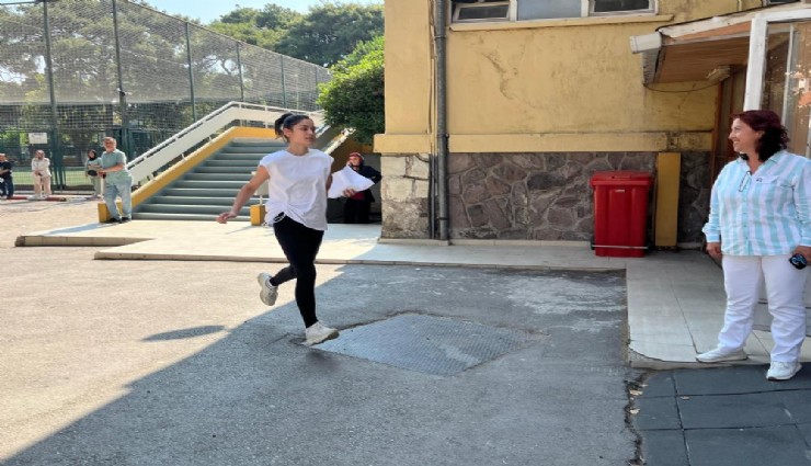 İzmir’de saniyelerle yarış: YKS adayları son anda sınava yetişti