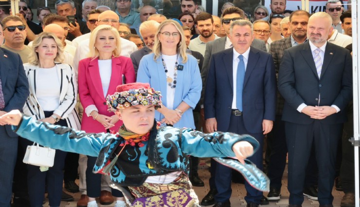 İzmir protokolü Menemen Ulukent Semt Polikliniği açılışında buluştu