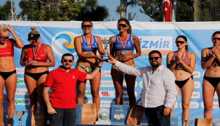 Plaj voleybolunun kalbi İzmir’de attı