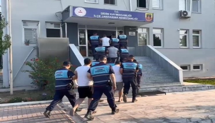 Tur otobüsüne dehşeti yaşatan beş şüpheli tutuklandı