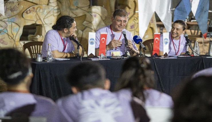 Balkan Tugay öğrencilerle buluştu: Belediyeler kuru siyaset yapılan yerler değil