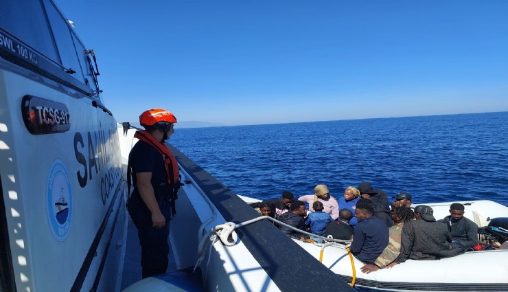 İzmir açıklarında 16 kaçak göçmen yakalandı