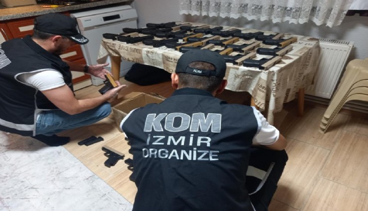 İzmir'de cephanelik gibi atölyeye polis baskını: Suç örgütü çökertildi