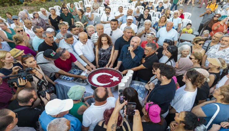 Karşıyaka’da anlamlı buluşma: Aşure kazanı dostluk ve barış için karıldı