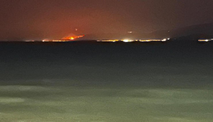 Seferihisar’daki alevler Kuşadası'ndan görüldü
