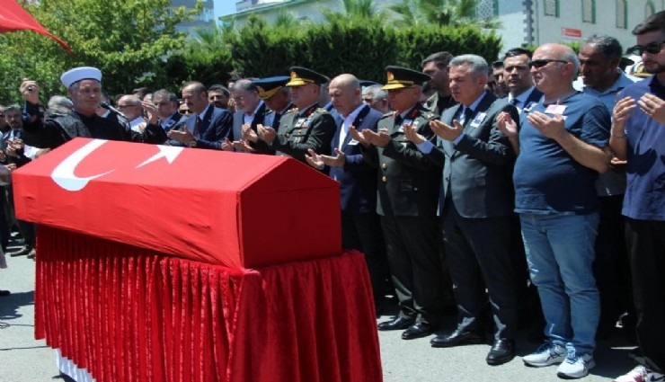 Şehit Üsteğmen Ege Akar’a veda:  Kadifekale’de toprağa verildi