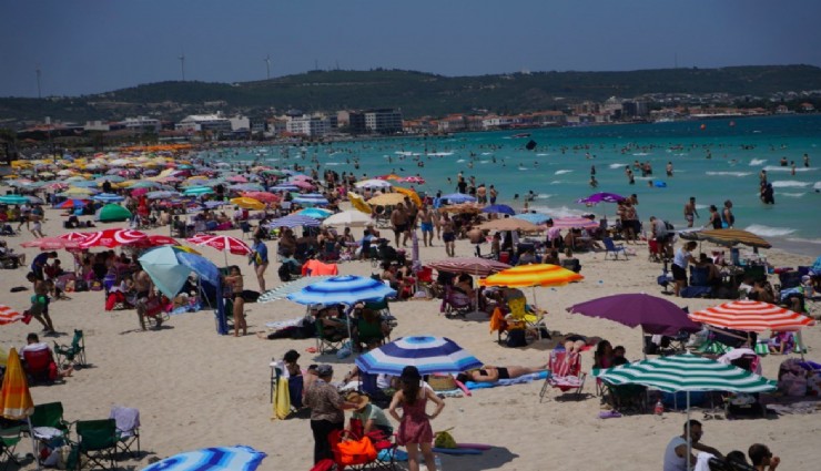 Çeşme Belediyesi plajları bir kere daha mavi bayraklı: Ilıca 33 zorunlu kriteri yerine getirdi