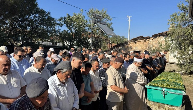 Depremde hasar gören camide inceleme faciası: Hayatını kaybeden adam toprağa verildi