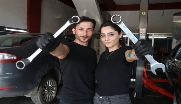 Eleman bulmakta sıkıntı çekti, eşini yanına alıp usta olarak yetiştirdi
