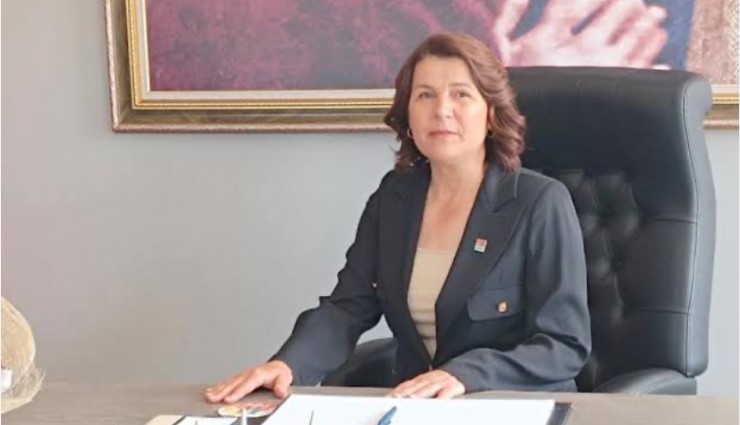 Foça’da çevre atıkları tartışması: Başkan Fıçı toplamayacaklarını açıkladı