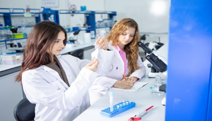 İzmir Ekonomi Üniversitesi Türkiye’nin en çok tercih edilen vakıf üniversitelerinden biri oldu