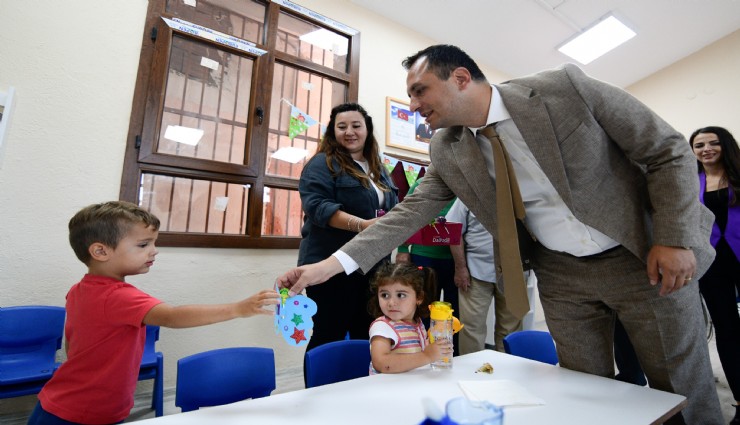 Kırtasiye desteği Bornova Belediyesi’nden hayaller çocuklarımızdan
