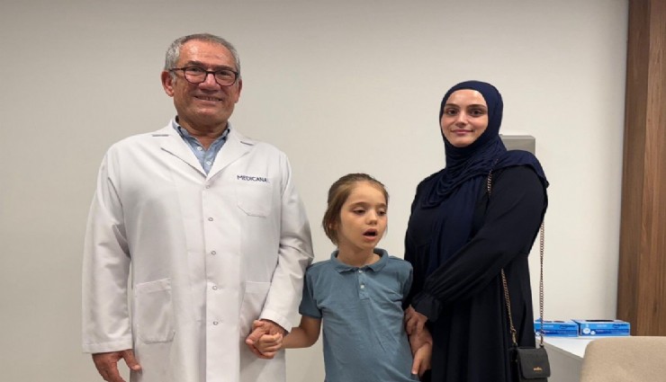 Medicana’da başarı hikayesi: Tekerlekli sandalye ile geldi, annesinin elinden tutup çıktı